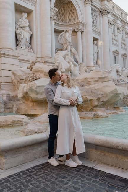 Rome: Private photoshoot at the Trevi Fountain Golden Hour - Families and solo portraits at Trevi Fountain
