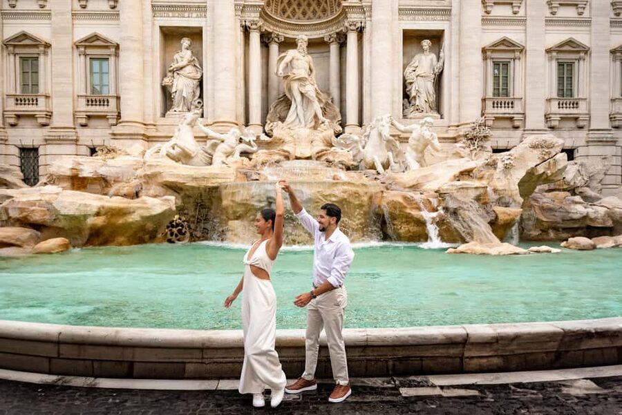 Rome: Trevi Fountain Photoshoot – Private & Personalized - Beyond the fountain: streets, piazzas, and extra landmarks