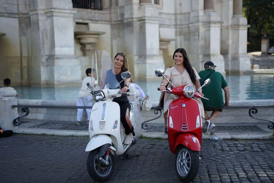 Rome: Vespa Photo Tour with City Center Pickup - Trastevere adds street-level character