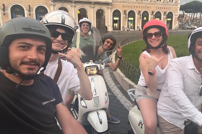 Rome Vespa tour with Pro Photographer - Acqua Paola Fountain and Janiculum Hill