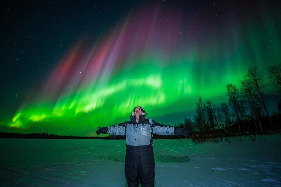 Rovaniemi: Discover the Northern Lights Photography Tour - Stop two: fire, food, and a longer Arctic break