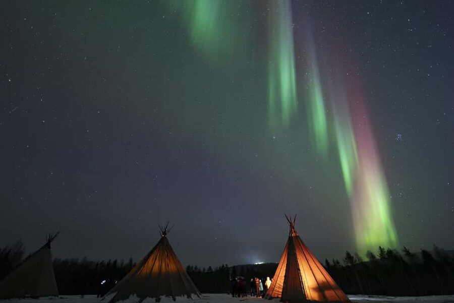 Rovaniemi: Northern Lights Photography Tour & BBQ - Winter clothing and comfort outdoors