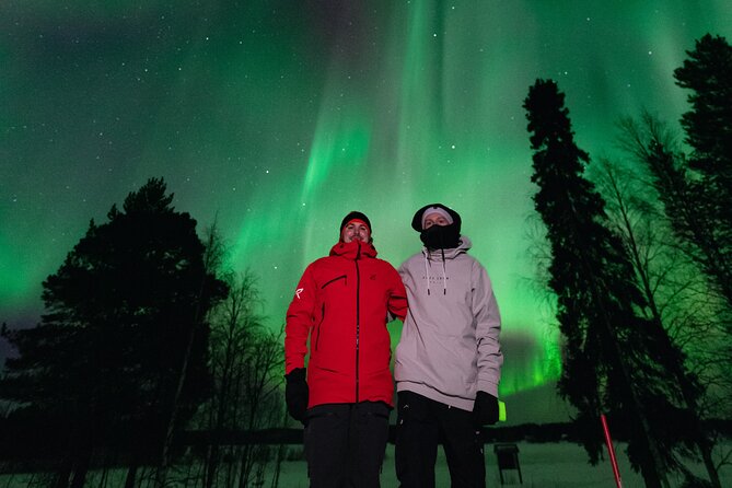 Rovaniemi: Northern Lights Pro Guaranteed - Unlimited (PRIVATE) - Campfire food and drinks after the chase
