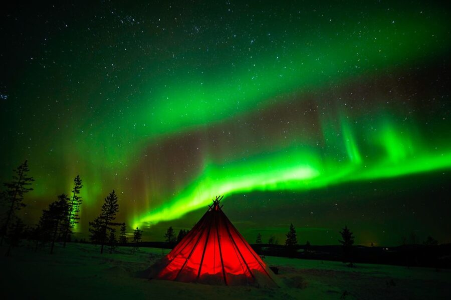 Rovaniemi: Small-Group Northern Lights Wilderness Tour - Leaving Rovaniemi for darker skies