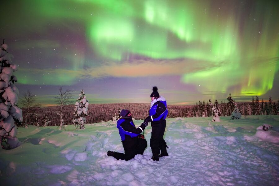 Rovaniemi: Small-Group Northern Lights Wilderness Tour - Small groups make the cold easier