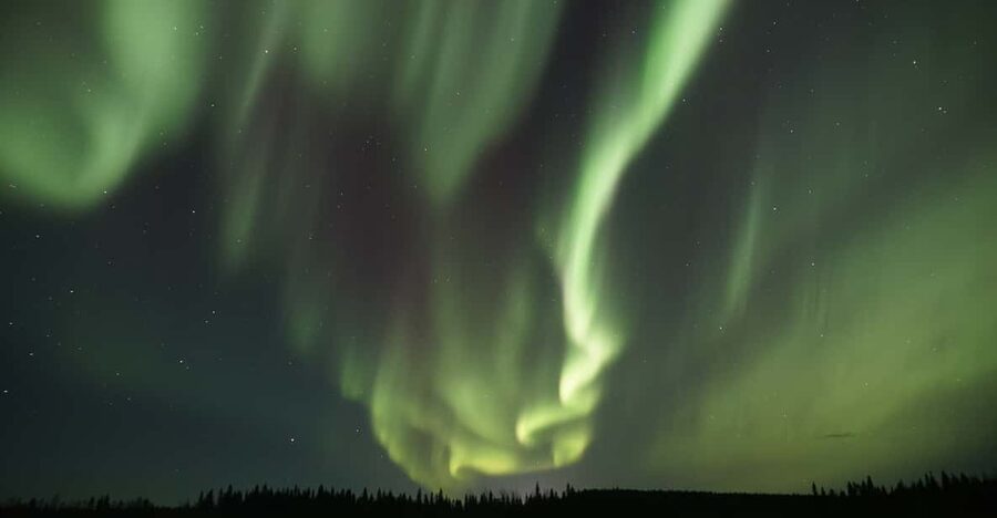 Saariselkä: Aurora Photo Tour by Car with Transfer & Drinks - Watching the aurora in a cold, dark setting