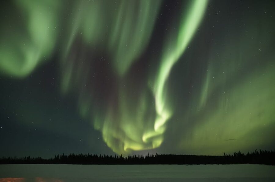 Saariselkä: Aurora Photo Tour by Car with Transfer & Drinks - Searching the sky instead of waiting at one viewpoint