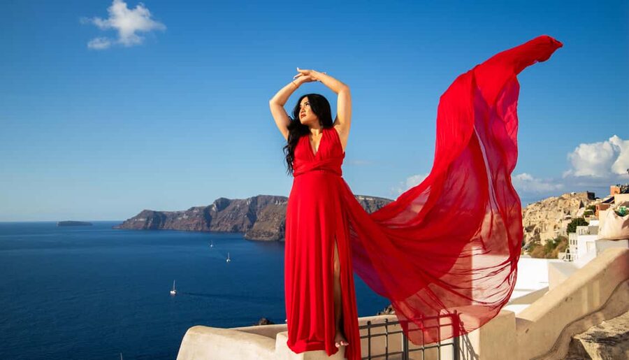 Santorini: 40-minute Photoshoot in Oia - Timing, Heat, and Crowds
