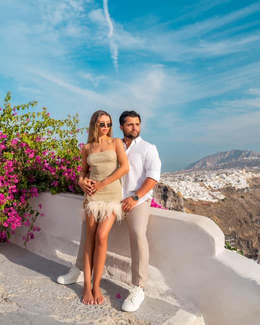 Santorini: 45-minute Photoshoot in Oia - Meeting in Oia and getting started