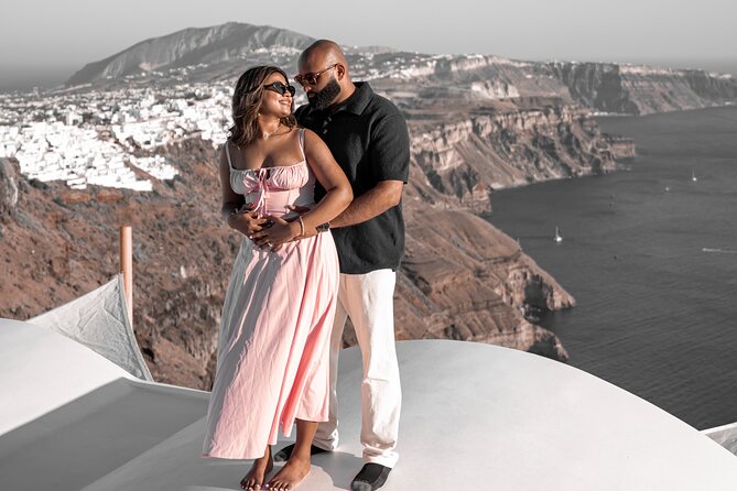 Santorini: Customized Private Photoshoot Walk in Oia - Posing help for couples and first-time subjects
