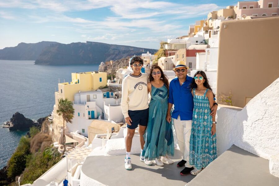 Santorini Family Photoshoot (Oia Village) - Meeting the photographer near Oia’s main square