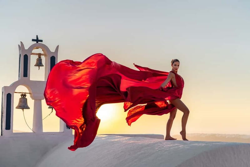 Santorini: Flying Dress Photo © Photoshoot "Express Package" - A Santorini photo session built around movement