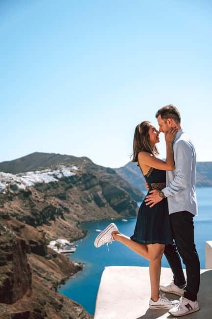 Santorini: Oia Private Couple Photoshoot with 35 Photos - Why a Santorini photoshoot can be worth the money