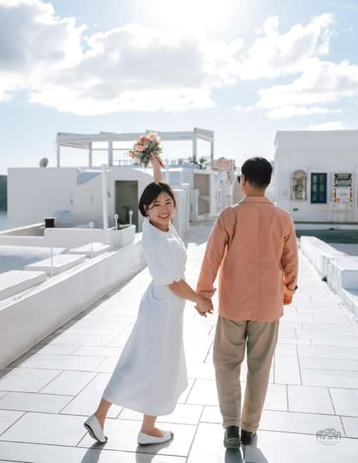 Santorini: Oia Private Couple Photoshoot with 35 Photos - The Aegean cliffs and the second set of photographs
