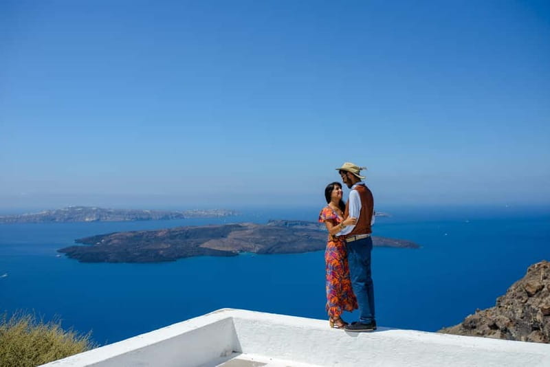 Santorini: Private Oia Village Photoshoot - How the posing help changes the experience