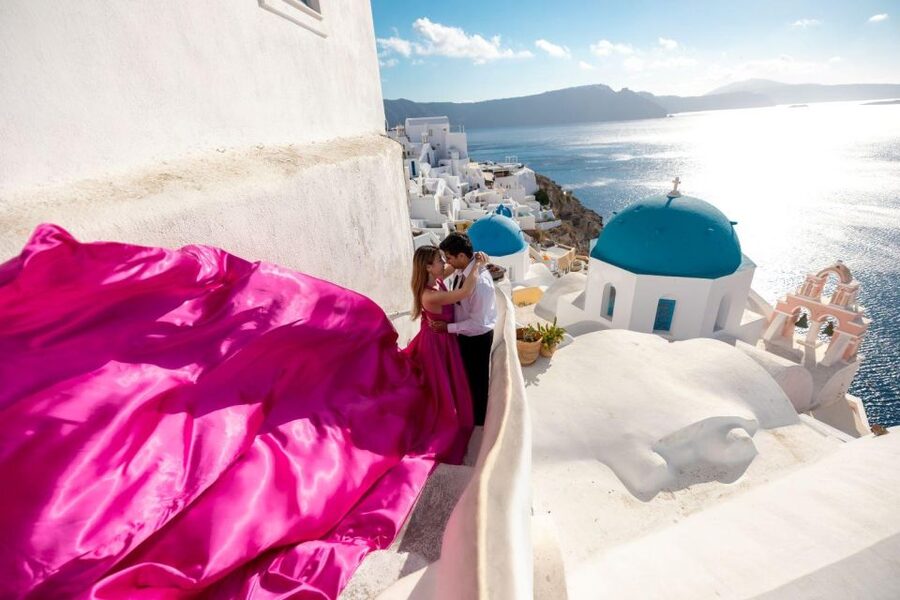 Santorini: Unique Flying Dress Photoshoot Experience - From the Fira bus stop to Oia