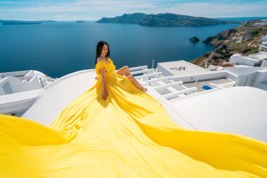 Santorini: Unique Flying Dress Photoshoot Experience - Who will get the most from this experience