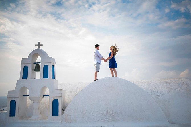 Santorini Walking Tour with a Personal Photographer - Oia in the morning: famous views with fewer problems