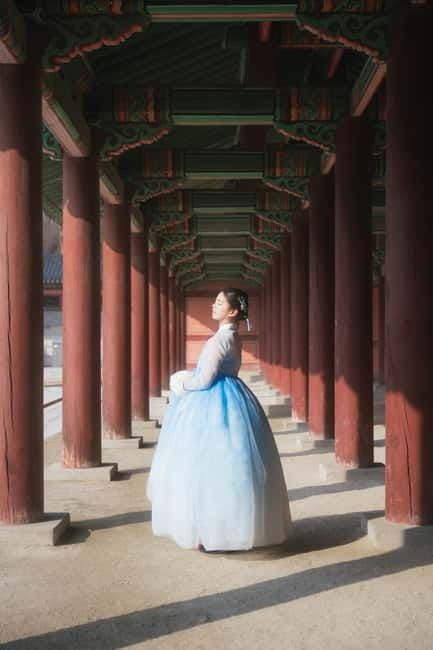 Seoul: Professional Hanbok Photography at Gyeongbok Palace - Walking through Gwanghwamun