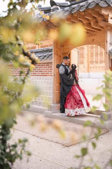 Seoul: Professional Hanbok Photography at Gyeongbok Palace - Geunjeongjeon and the royal center