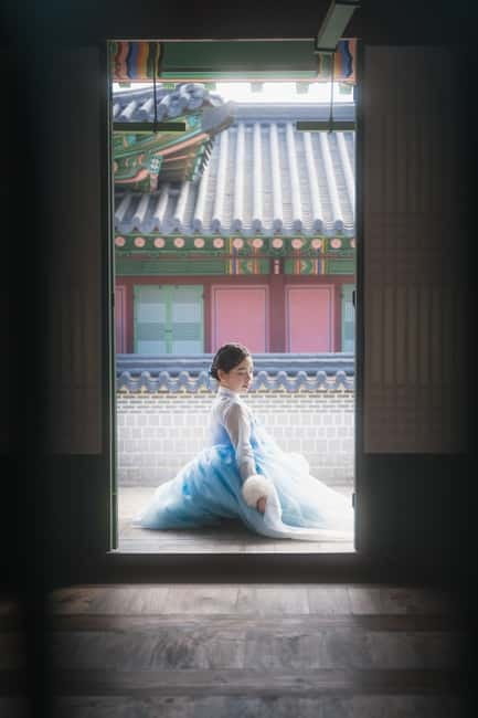 Seoul: Professional Hanbok Photography at Gyeongbok Palace - The palace grounds and the final photo stop