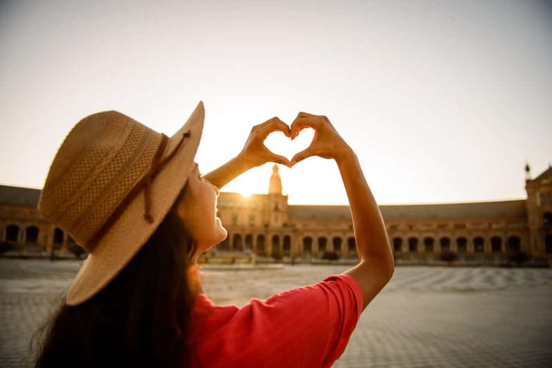 Seville: Personal Holiday Photoshoot - Through the gardens and toward the Alcázar