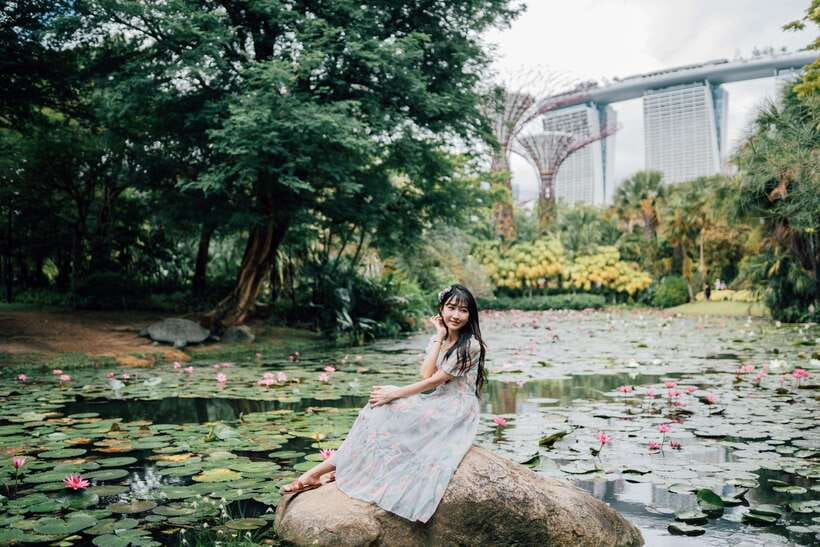 Singapore: Moments in the City Private Photography Session - Moving into Gardens by the Bay