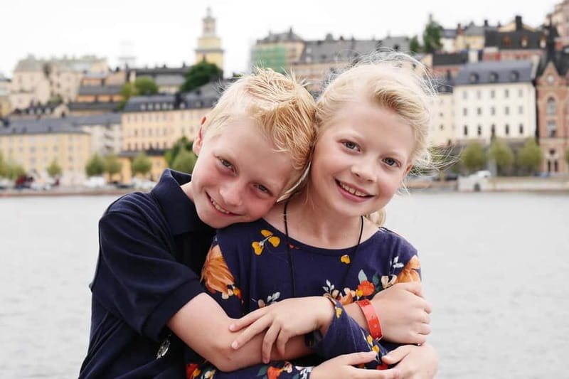 Stockholm: Private Photoshoot - Photography Experience - Riddarholmen brings water and old stone