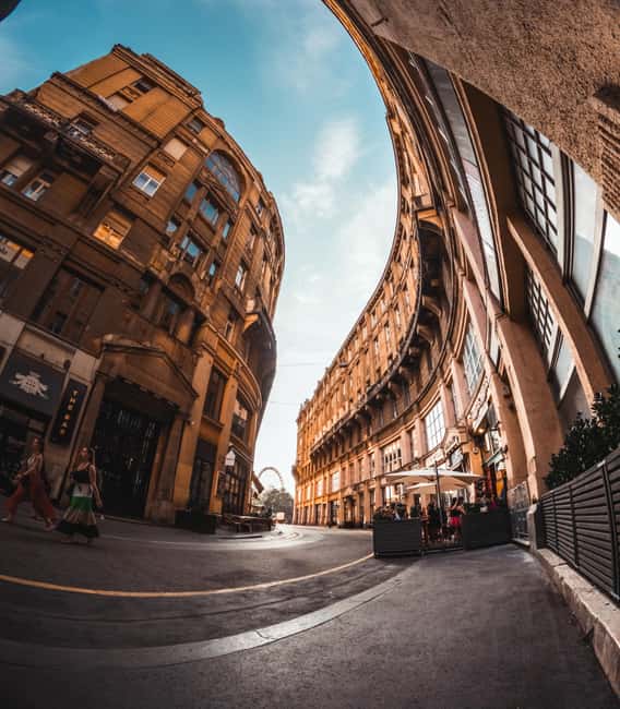 Street photography with your smartphone, tour of Budapest - Fővám tér: an easy place to begin