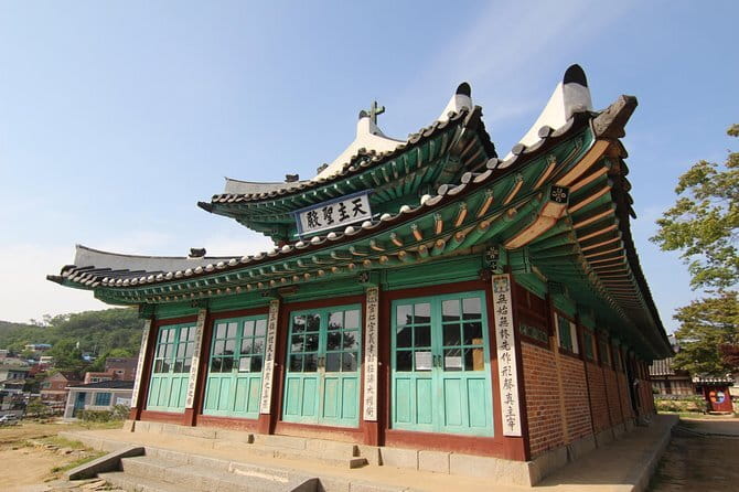 Street photoshoot and Seoul Hidden gem History Walking Tour - What the Photo Package Really Gives You