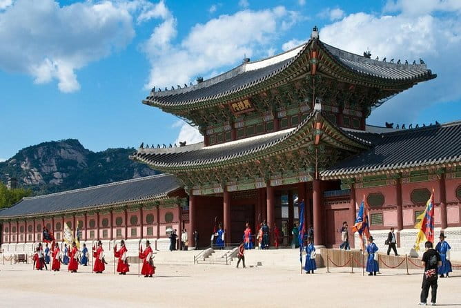 Street photoshoot and Seoul Hidden gem History Walking Tour - Is $45.95 Good Value?