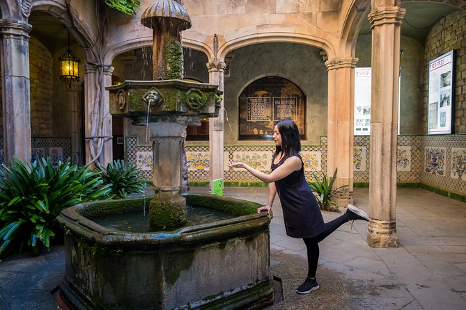 Sunny Barcelona Photoshoot - Starting beneath the Cathedral of Barcelona