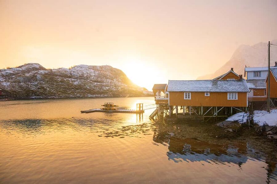 Svolvær: Reine, Hamnøy, Sakrisøy: Photographer’s Dream Tour - Svinøya gives you a proper Lofoten start