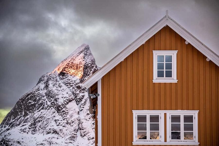 Svolvær: Reine, Hamnøy, Sakrisøy: Photographer’s Dream Tour - Sakrisøy offers color, food, and a longer pause