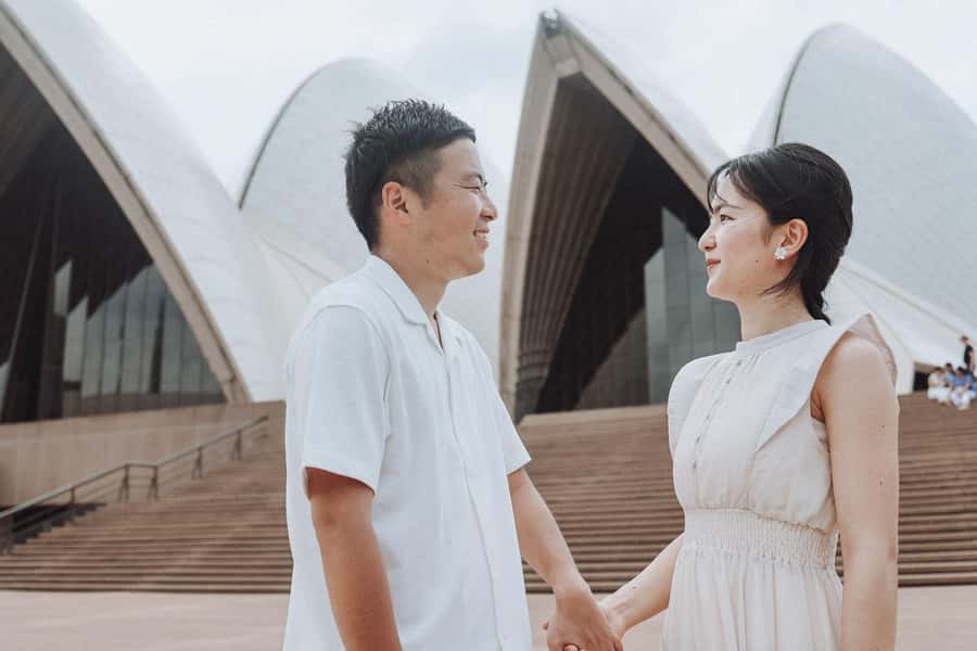Sydney: Private Photoshoot outside the Opera House - How the photographer helps you look natural