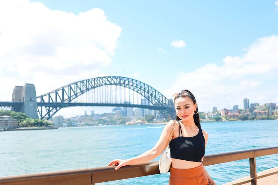 Sydney: Private Photoshoot outside the Opera House - Choosing the right group and package