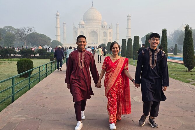 Taj Mahal Tour With Professional Photographer With Rental Saree - Lunch, water, and the practical value of the package
