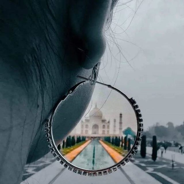 Taj Mahal with Professional Photoshoot - The guide brings the monument into focus