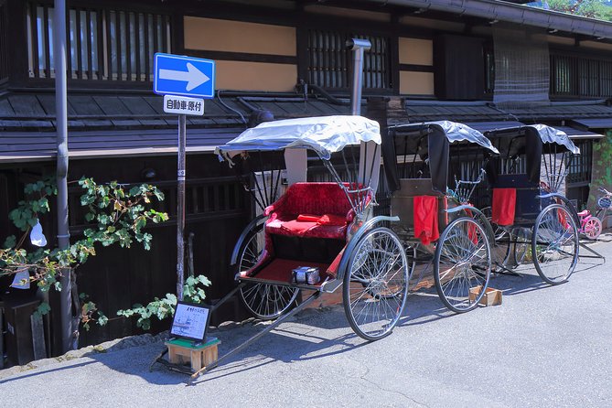 Takayama and Shirakawago/Photoshoot by professional photographer - Wada House shows how the Gassho homes functioned
