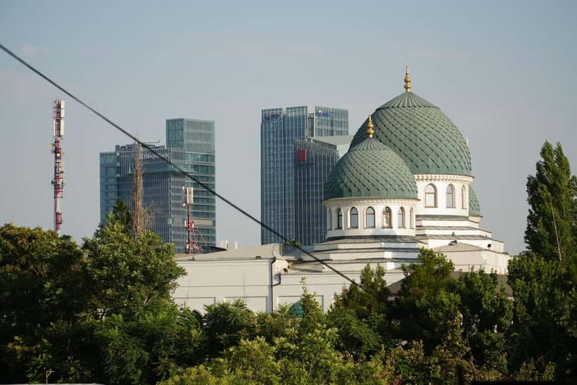 Tashkent city Night Tour with Dinner & Free Pro Photography - Dinner, street food, and the value of eating with your guide