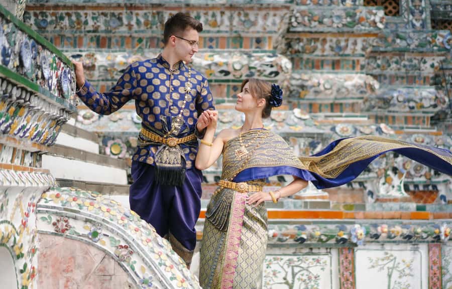 Thai Costume Photographer at Wat Arun/Pho in Bangkok - Why Wat Arun makes such a strong photo studio