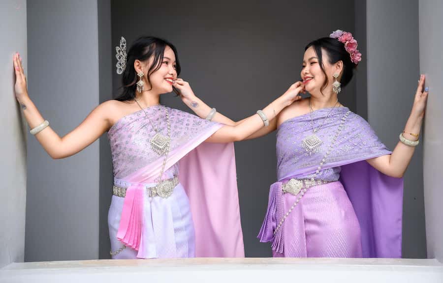 Thai Costume Photographer at Wat Arun/Pho in Bangkok - Is $80 a fair price?