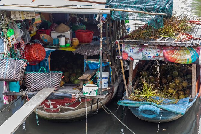 The River's Edge Photo Tour - A Buddhist temple and the floating village
