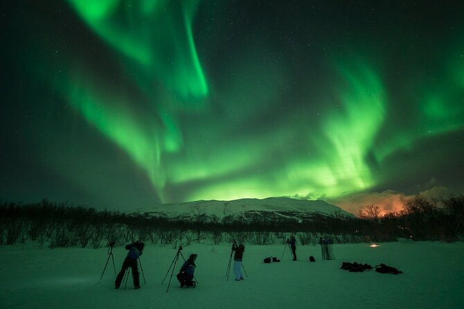 The Ultimate Aurora Photo Adventure - Staying warm in the Arctic night