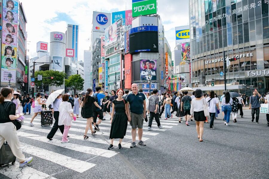 Tokyo: 1-Hour Private Photoshoot - The photographers and communication