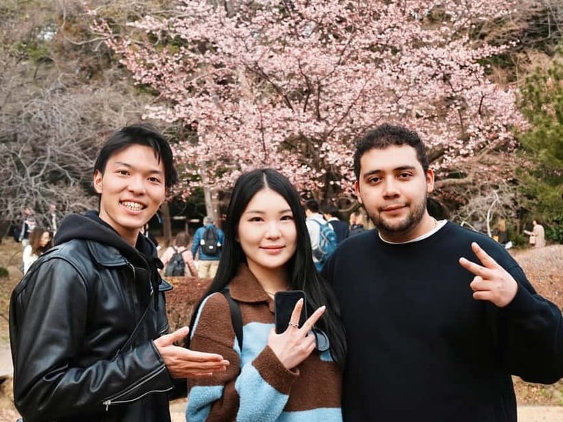 Tokyo: Customized Private Historical Guided Photoshoot Tour - What the guide adds to the day