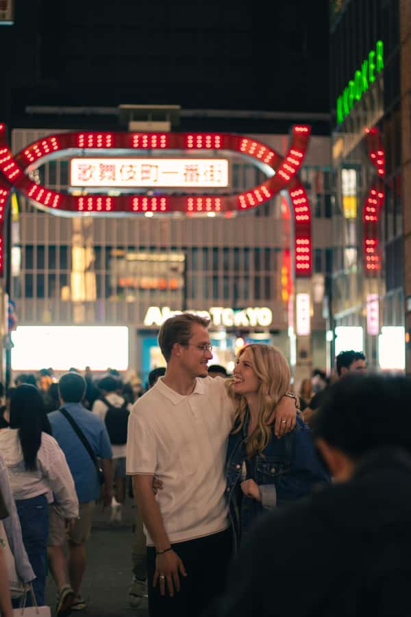 Tokyo: Evening Photography Tour - Shinjuku streets and quieter local corners