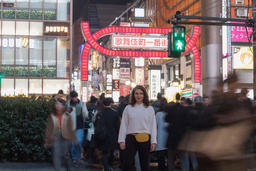 Tokyo: Evening Photography Tour - Starting at Shinjuku Station and the cyberpunk bar