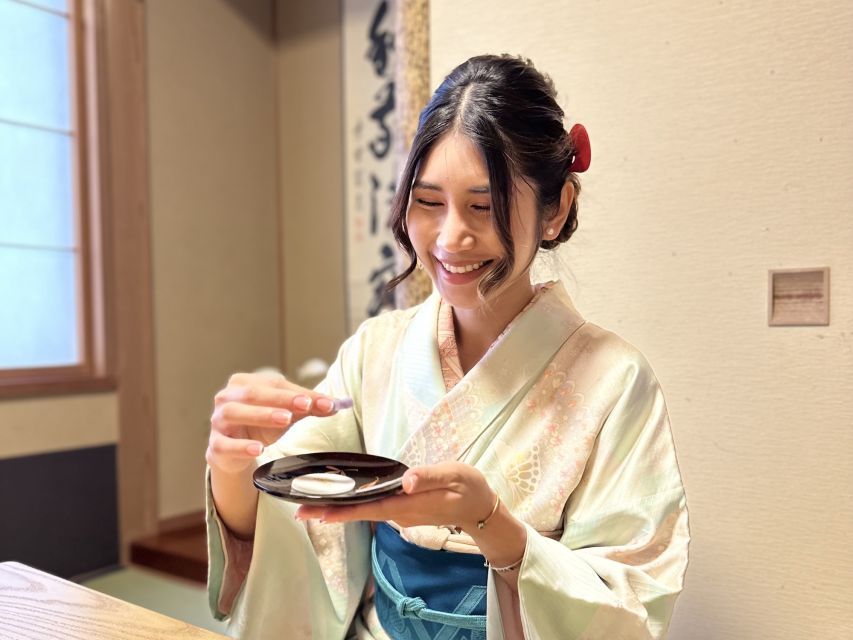 Tokyo:Genuine Tea Ceremony, Kimono Dressing, and Photography - Photography with an iPhone 14 Pro
