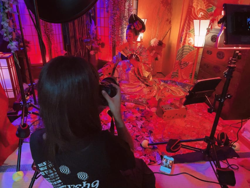 Tokyo: Private Makeover Photography Studio in Luxury Kimono - Dressing in a Theater-Style Kimono
